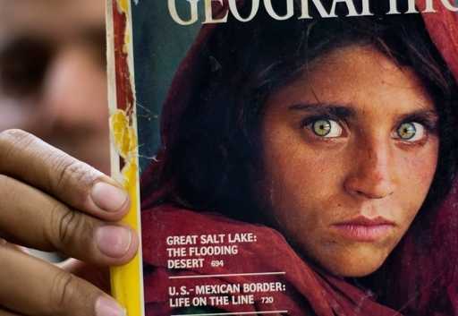 Афганскую девушку со знаменитого портрета с обложки эвакуируют в Италию