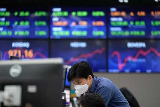 Азиатские акции в основном растут, несмотря на растущие опасения по поводу омикрона