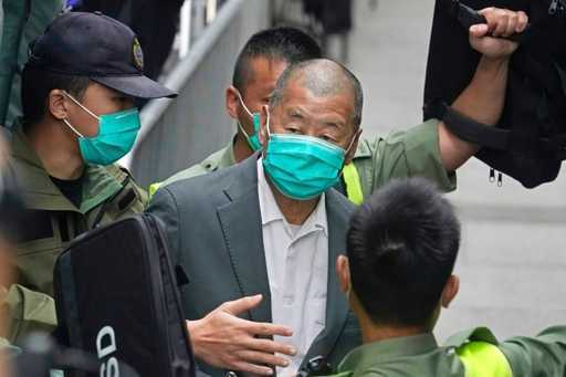 Гонконгский магнат, двое других осуждены за бдение на площади Тяньаньмэнь