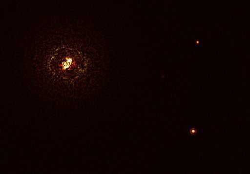 Una imagen directa de un exoplaneta del binario más masivo jamás observado