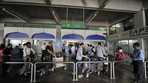 Le Pakistan révise les règles de test PCR Covid-19 pour les passagers des Émirats arabes unis et d'autres pays