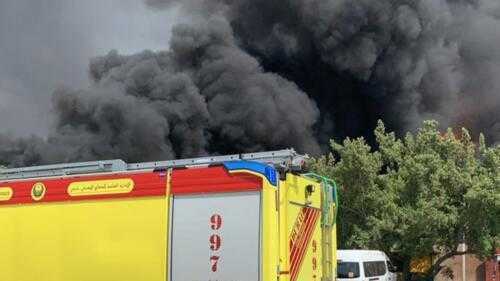 Dubái: Apagado incendio en fábrica de plásticos en Jebel Ali