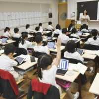 Il Giappone testerà i libri di testo digitali nelle scuole dal prossimo aprile, con particolare attenzione all'inglese