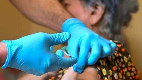 Covid-19 Omicron: официальный представитель ОАЭ говорит, что бустеры вакцины могут предотвратить инфекции