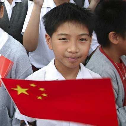 Учащиеся из Гонконга должны понимать конституцию, любить нацию в рамках учебной программы