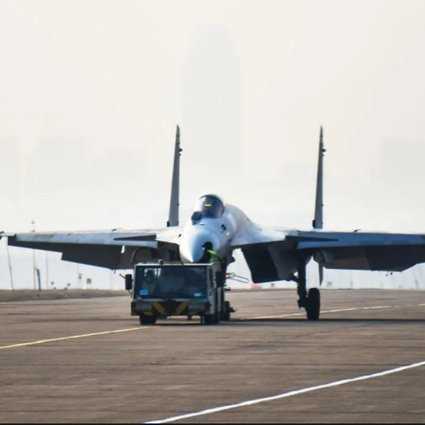 Nowy chiński myśliwiec J-15 wygląda na gotowy do szybszego startu