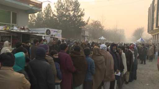 Сотни очереди за паспортами на выезд из Афганистана