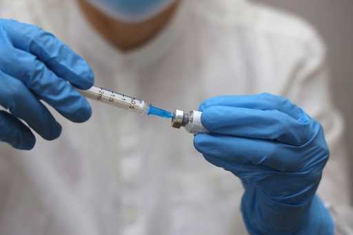 Quanto sono efficaci i vaccini contro l'omicron? Un epidemiologo risponde a 6 domande