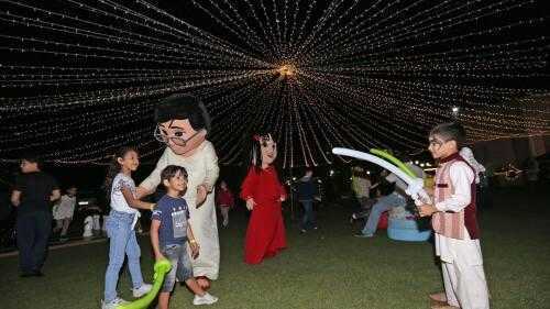 ОАЭ: Родители извлекают максимум пользы из школьных каникул во время зимней феерии на мероприятии Ламма