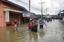 Четыре района Наратхиват сильно пострадали от наводнения