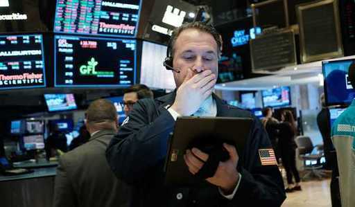 Dow взлетает на 560 пунктов после трех дней спада от Omicron