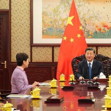 Си Цзиньпин похвалил лидера Гонконга за Covid-19, но ни слова на границе