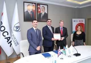 El British Council emitió un certificado para la Escuela Superior de Petróleo de Bakú