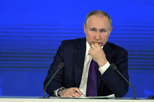 Putin: accerchiare la Russia è un compito difficile, ma le basi militari straniere stanno comparendo a tutto tondo