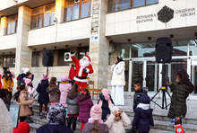 Дед Мороз поприветствовал детей из Плевенского муниципалитета Левски.