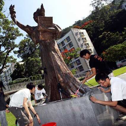 Статуя богини демократии и мемориал на площади Тяньаньмэнь удалены из кампусов Гонконга
