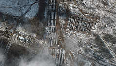 Спутниковые снимки показывают, что Россия все еще наращивает силы возле Украины