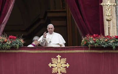 В другое сдержанное Рождество Папа молится об окончании пандемии и мирном диалоге.