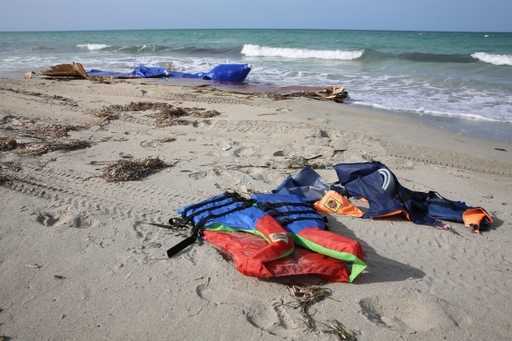 Тела не менее 27 мигрантов выбрасываются на берег в Ливии: Красный Полумесяц