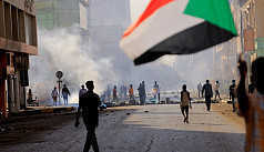 Судан применил слезоточивый газ, когда протестующие направились к президентскому дворцу