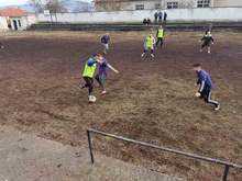 Участники футбольного турнира в Опаке передали свои призы больной девушке