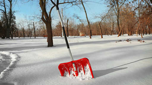 Kardiolodzy powiedzieli, dlaczego usuwanie śniegu jest niebezpieczne