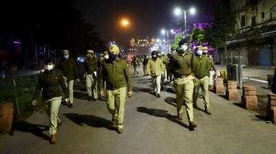 Правительство Дели приказало полиции принять строгие меры в отношении нарушителей комендантского часа COVID