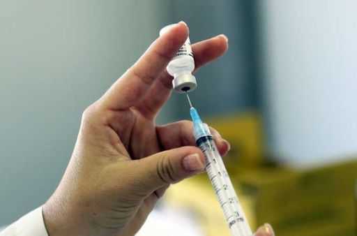 Словения - пятерым мужчинам предъявлены обвинения после вакцинации одного за других четверых