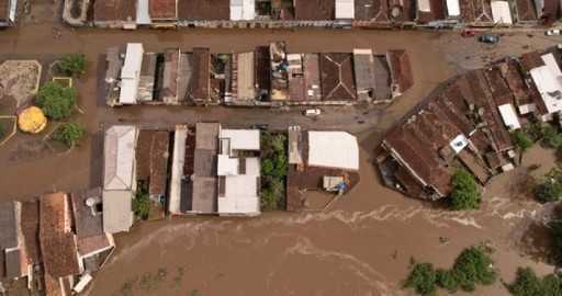 Число погибших в результате наводнения в Бразилии увеличилось в связи с самой страшной катастрофой в Баии