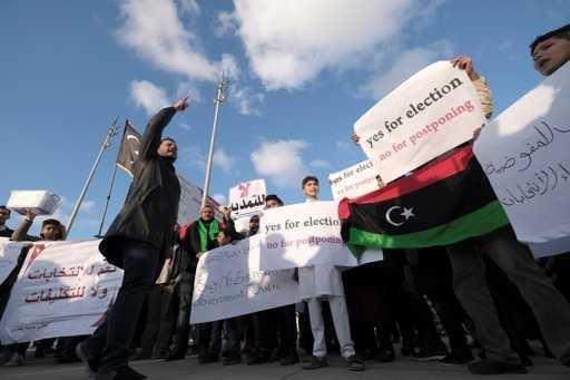 Преди да гласуват, либийците трябва да говорят