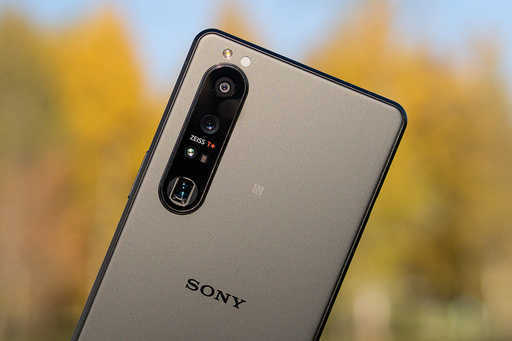 The flagship smartphone Sony Xperia 1 III has fallen in price to 1198 dollars in the store Adorama