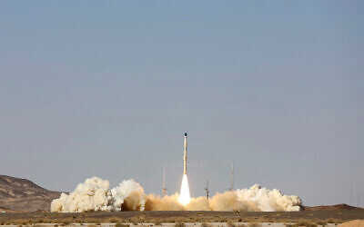 Iran twierdzi, że wystrzelił rakietę z lotniskiem satelitarnym w kosmos