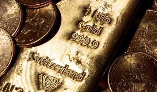 Il prezzo dell'oro scende dal picco di 1 mese mentre i prezzi del petrolio e del dollaro salgono verso...