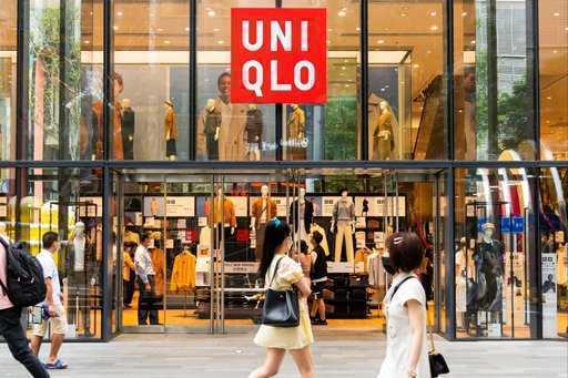 Генеральный директор Uniqlo из Японии говорит, что ее не втянет в соперничество между США и Китаем Южная...