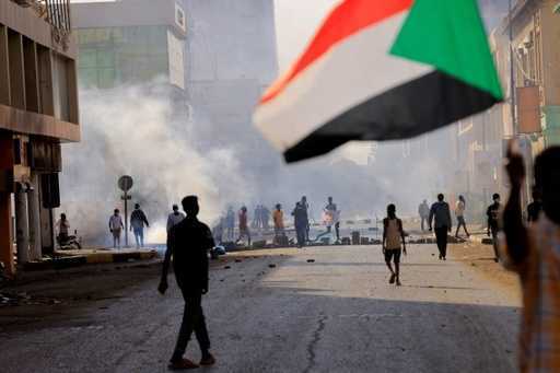 Суданская армия закрывает интернет и закрывает Хартум перед митингом против переворота
