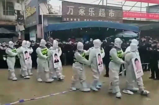 Нарушителите на блокирането в Китай бяха принудени да маршируват през града