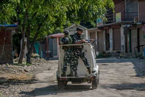 Шесть повстанцев и индийский солдат убиты в Кашмире: полиция