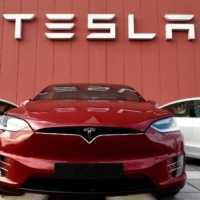 Tesla отзывает более 475000 автомобилей в США из-за проблем с камерой и багажником
