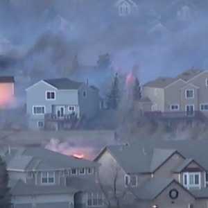 Actualizaciones en vivo: 1.600 acres de fuego destruyen cientos de edificios en superior