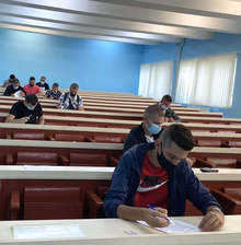 Учащиеся средней школы Георги Бенковски с 4 января проходят очную форму обучения.