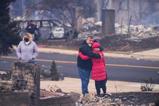 3 человека пропали без вести, сотни домов разрушены в результате пожара в Колорадо