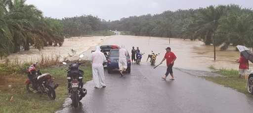 Малайзия - Число эвакуированных в результате наводнения в пяти штатах, включая Сабах, продолжает неуклонно расти