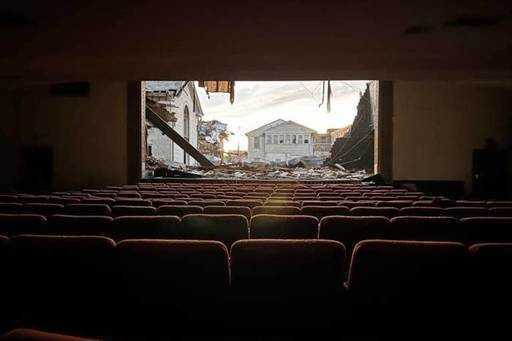 La foto del film strappata dal tornado scattata da un marine americano diventa virale