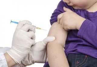 In Deutschland erhielten 42 Kinder eine Dosis für Erwachsene bei der Impfung gegen Covid