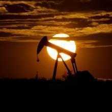 Нефть упала на фоне снижения запасов топлива в США
