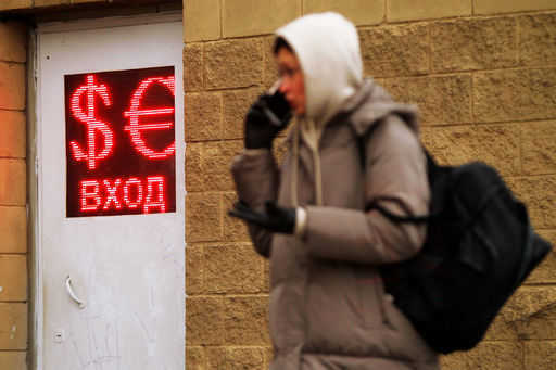 Il tasso di cambio del dollaro ha superato i 76 rubli per la prima volta da aprile