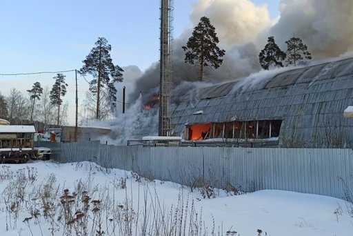 Rusia - Se produce un gran incendio en Ekaterimburgo en un sitio industrial