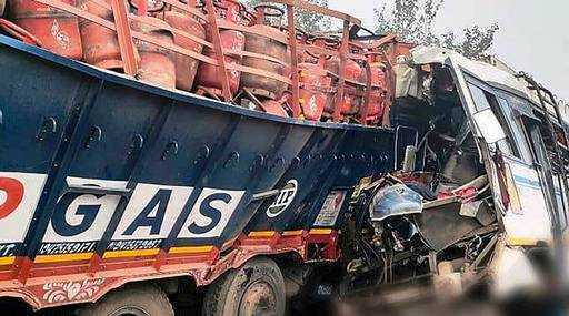 Indie – 16 zabitych, 25 rannych w czołowym autobusie, kolizja ciężarówki w Jharkhand’s Pakur