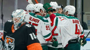 Le but du joueur de hockey kazakh a aidé Ak Bars à battre le rival de Barys dans la KHL