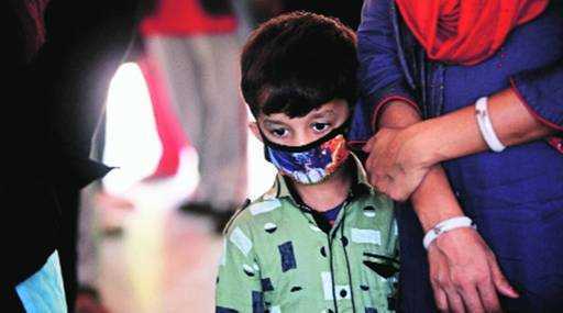 Индия - Ахмедабад: 330 человек задержаны за нарушение ночного комендантского часа, более 1800 оштрафованы за нарушение маски